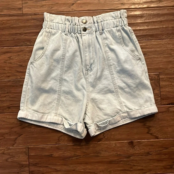 GB High Rise Elastic Waist Paper Bag Cuffed Light Wash Denim Shorts Size S - Picture 1 of 7